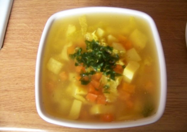 Fotografia przedstawiająca Prosta zupa warzywna