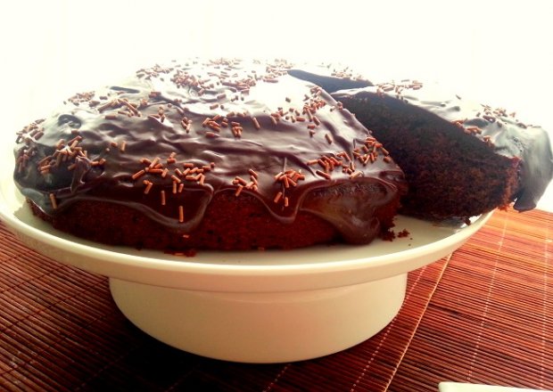 Fotografia przedstawiająca Proste ciasto czekoladowe