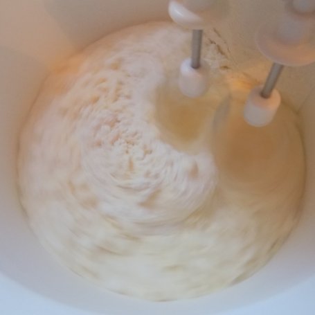 Krok 3 - Proste ciasto ze śliwkami i borówkami foto