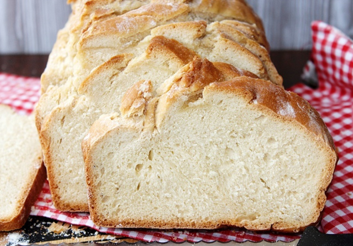 Prosty chleb pszenny na drożdżach (z długą świeżością i chrupiącą skórką)  foto