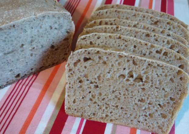 Fotografia przedstawiająca Prosty chleb pszenny na zakwasie