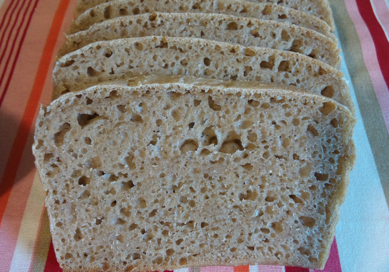 Prosty chleb pszenny na zakwasie foto