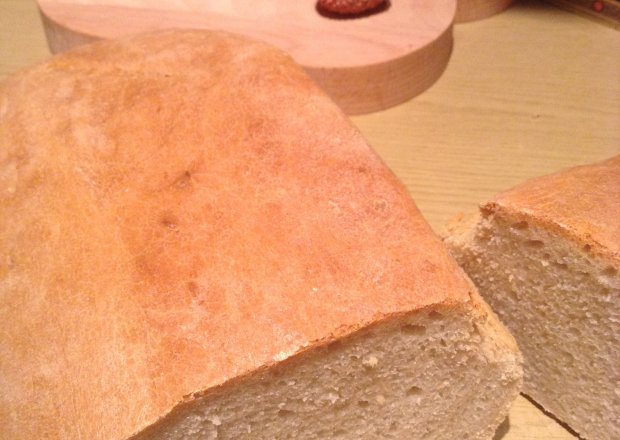 Fotografia przedstawiająca Prosty, pszenny chlebek.