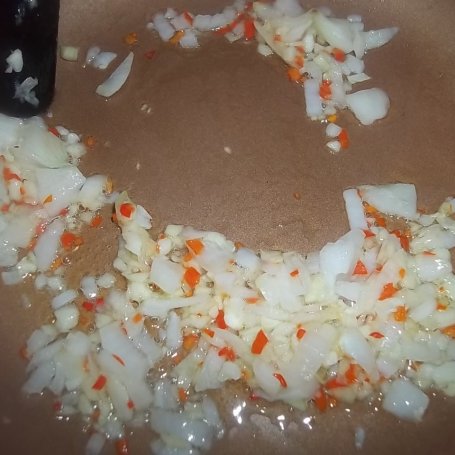 Krok 2 - Prosty sos pomidorowy do makaronu foto