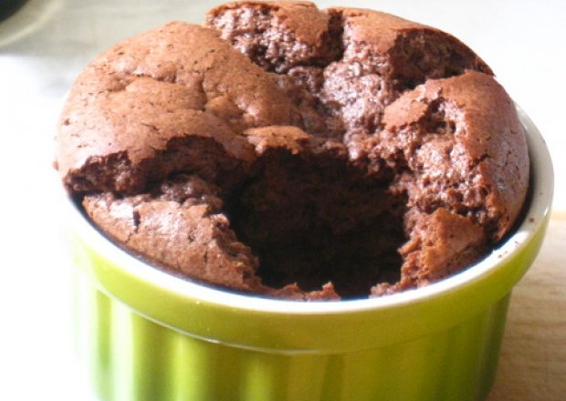 Fotografia przedstawiająca Prosty sufflet czekoladowy