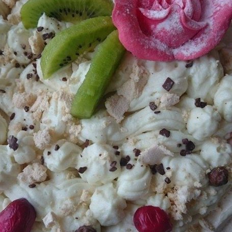 Krok 5 - Prosty torcik bezowy z bitą śmietaną o smaku zielonej herbaty foto