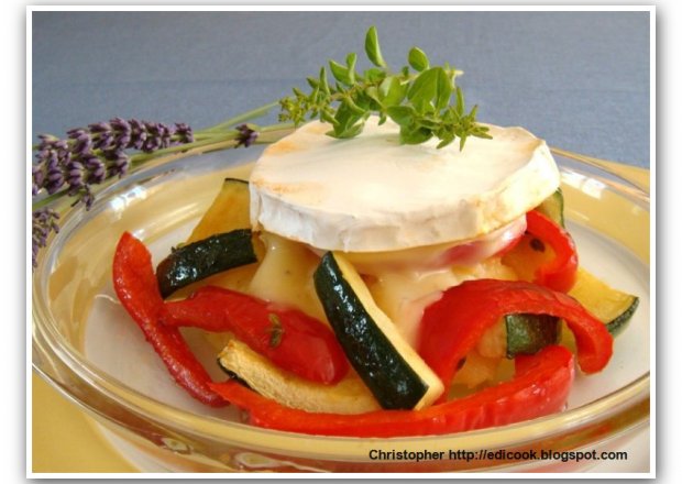 Fotografia przedstawiająca Prowansalskie ratatouille -doskonałe dla wegetarian i nie tylko.