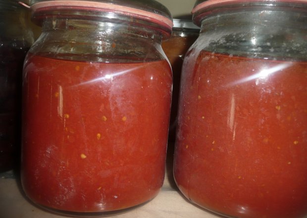 Fotografia przedstawiająca przecier pomidorowy na zime