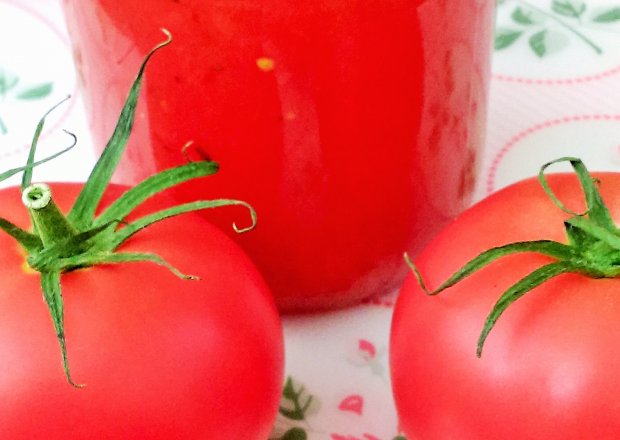 Fotografia przedstawiająca Przecier pomidorowy z bazylią