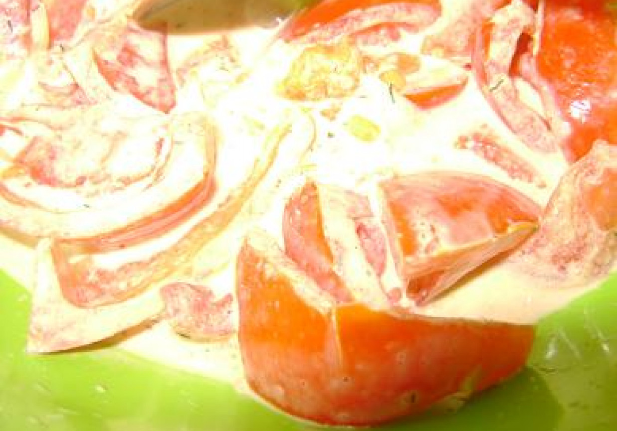 przekąska z pomidorów w sosie bazyliowym foto