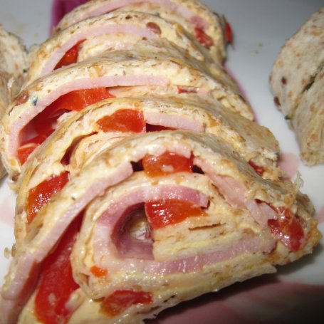 Krok 4 - Przekąska z wrapsami i szynką foto
