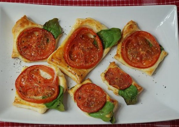 Fotografia przedstawiająca Przekąski z pomidorem