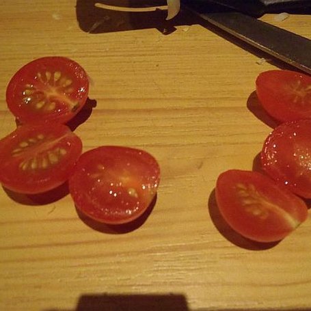 Krok 2 - Przekąski z pomidorkami koktajlowymi foto