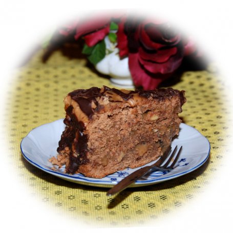 Krok 10 - Przekładaniec karmelowo-czekoladowy z orzechami foto