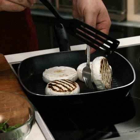 Krok 2 - Przepis dnia II, odc. 12. Grillowany camembert z sałatką z sosem włoskim foto