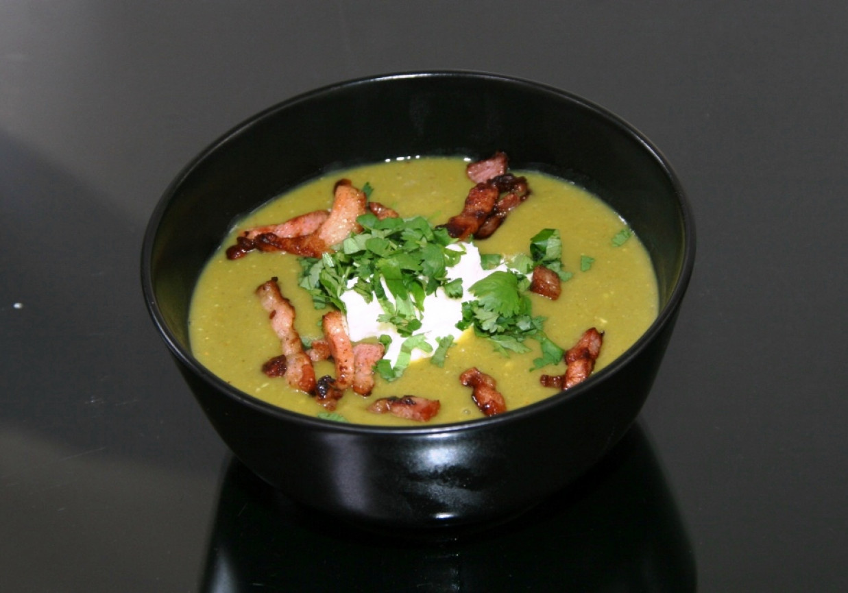 Przepis dnia II, odc. 21. Krem z bobu z kwaśną śmietaną i boczkiem  foto