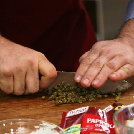 Krok 1 - Przepis dnia II, odc. 49: Pieczone ziemniaki z dipem czosnkowo-kaparowym foto