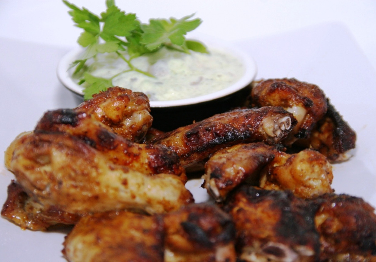 Przepis dnia II, odc. 52: Pikantne skrzydełka z sosem jogurtowym foto