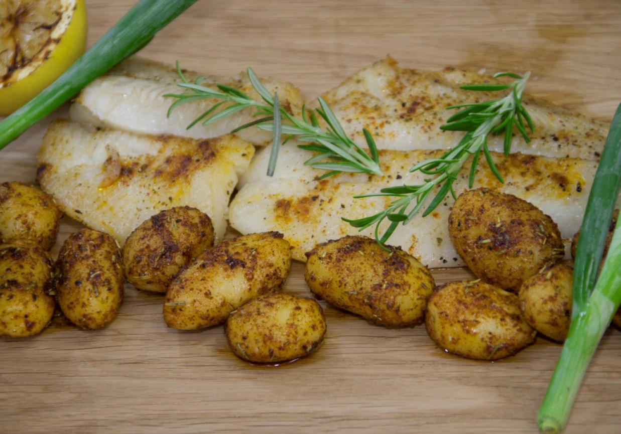 Przepis dnia III, odc. 19: Pieczony filet z turbota z sosem ziołowym foto