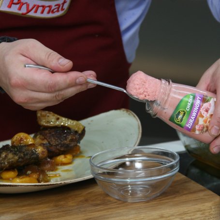 Krok 4 - Przepis dnia III, odc. 21: Pieczone udka z kurczaka z gruszkami i morelami foto