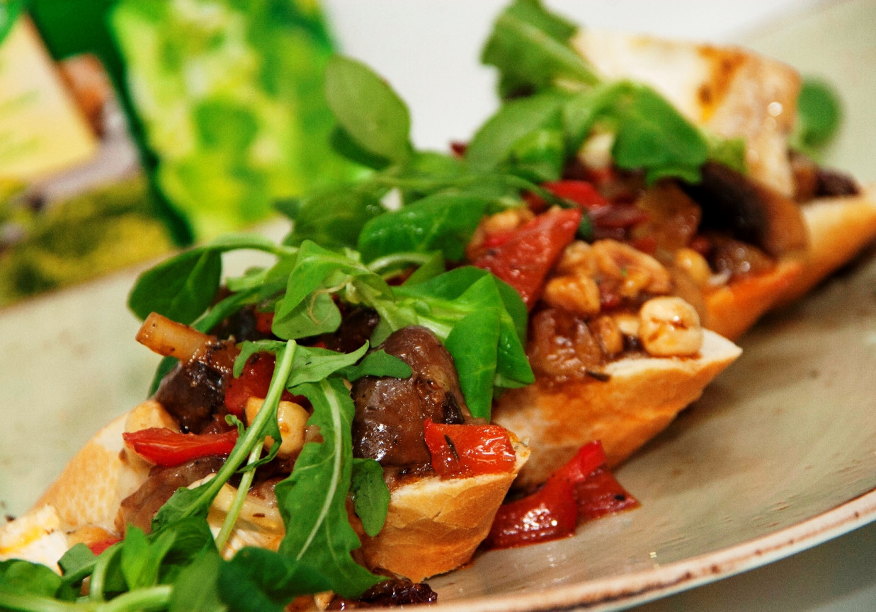 Przepis dnia III, odc. 39: Zapiekane pieczarki i czerwona papryka z serem brie foto