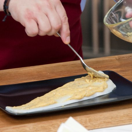 Krok 1 - Przepis dnia III, odc. 44: Pieczony halibut z porem, pieczarkami i Party Dipem Serowym foto