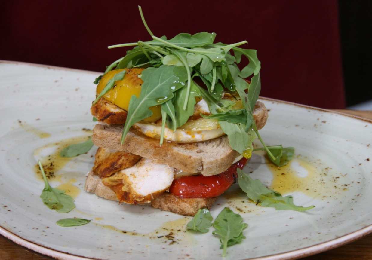 Przepis dnia III, odc. 48: Camembert pieczony z kurczakiem foto