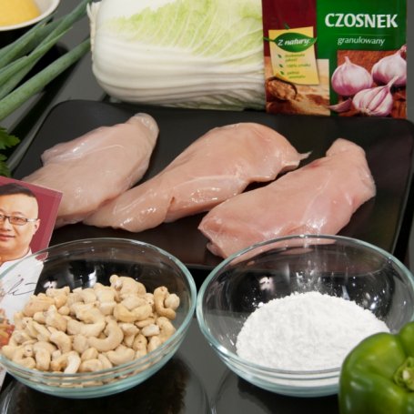 Krok 1 - Przepis dnia III, odc. 51: Kurczak po chińsku z ryżem, zieloną papryką i natką pietruszki  foto