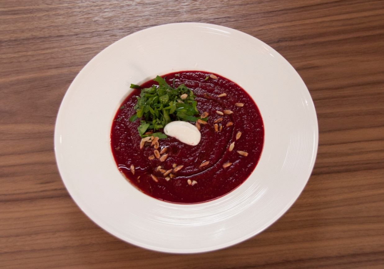 Przepis dnia IV, odc. 23: Zupa krem z buraków z kozim serem foto