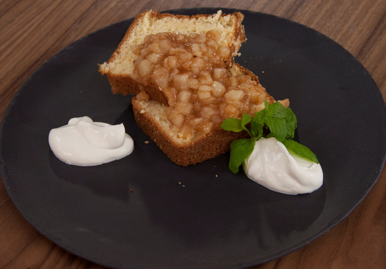 Przepis dnia IV, odc. 49: Młodzowy kuch z  prażonymi jabłkami  foto