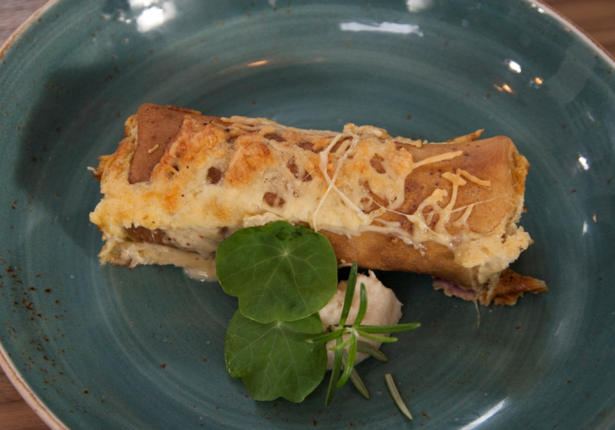 Przepis dnia IV, odc. 57: Zapiekane naleśniki z kiełbasą i kapustą foto