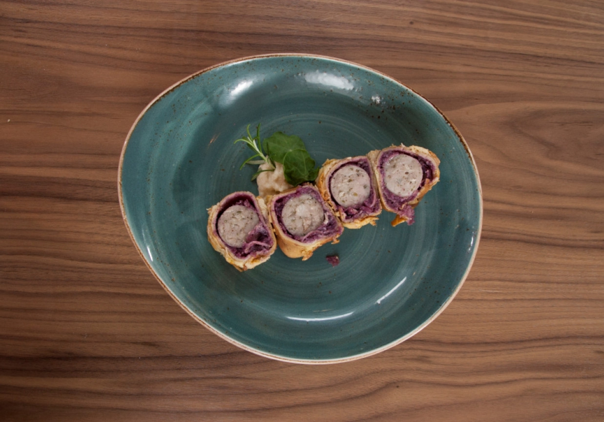 Przepis dnia IV, odc. 57: Zapiekane naleśniki z kiełbasą i kapustą foto