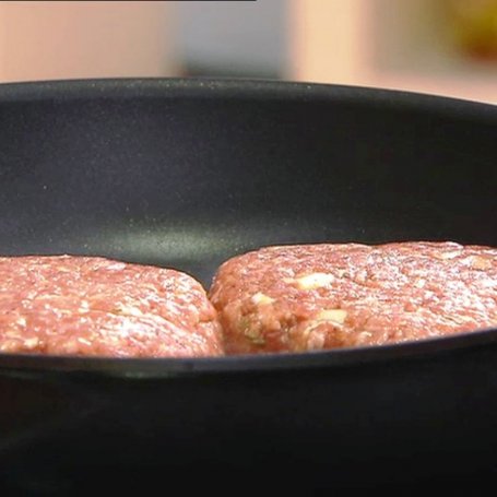 Krok 3 - Przepis dnia, odc. 13. Hamburgery z kaparami, sałatą i pomidorami foto