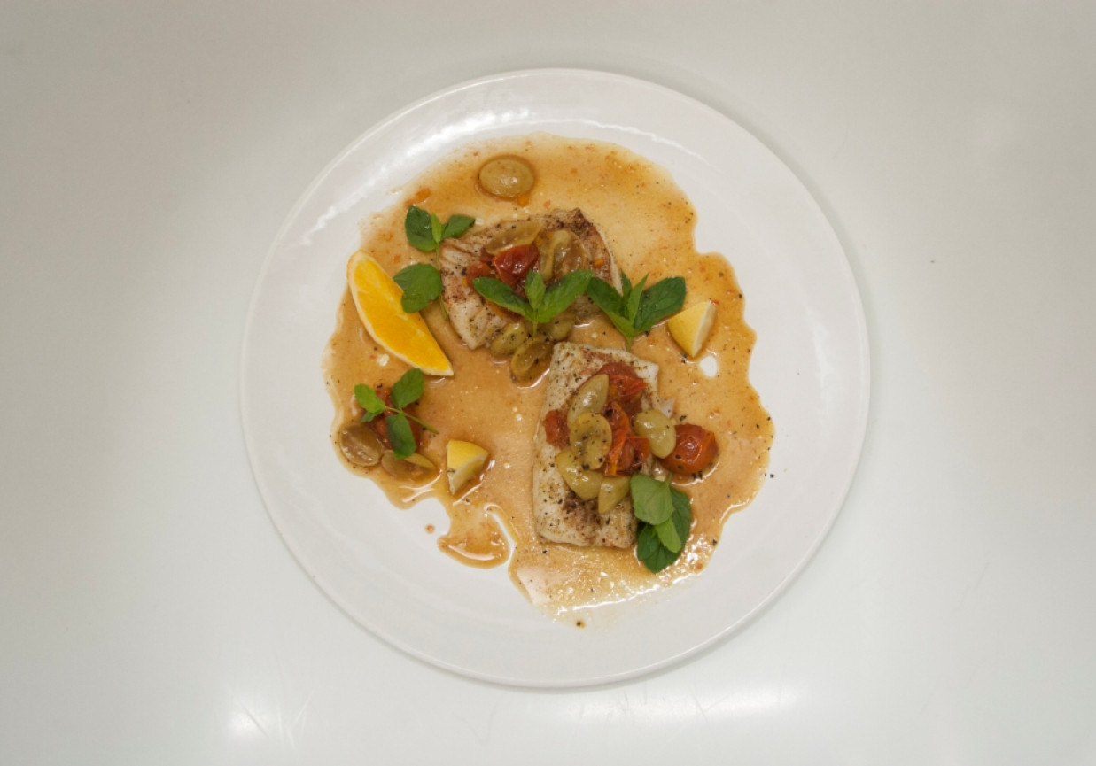 Przepis dnia, odc. 30: Dorsz z winogronami, pomidorami i kawą zbożową foto