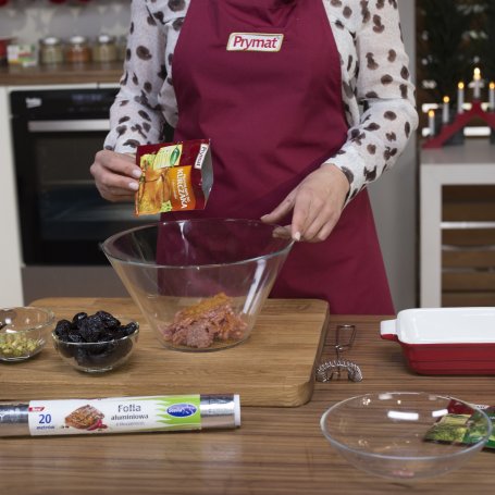 Krok 1 - Przepis Dnia V: Filet z kurczaka z pistacjami i śliwką, odc. 73 foto