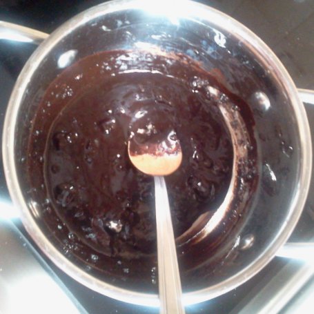Krok 2 - Przepis na polewę czekoladową do ciasta Stefania foto