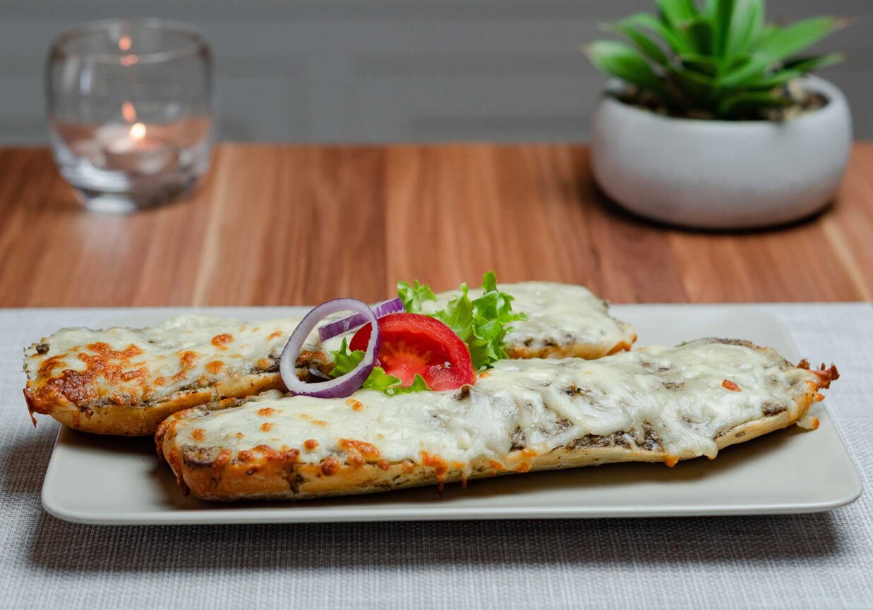 Przepysznie Szybka Zapiekanka Z Szynką i Pieczarkami foto