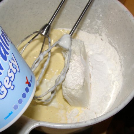 Krok 2 - przepyszny "oszukany" sernik jogurtowo-twarożkowy... foto
