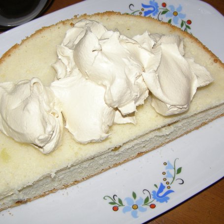 Krok 3 - przepyszny torcik z kremem toffi i marmoladą z pigwy... foto