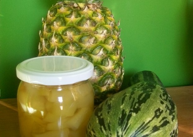 Fotografia przedstawiająca Przetwory-cukinia a'la ananas