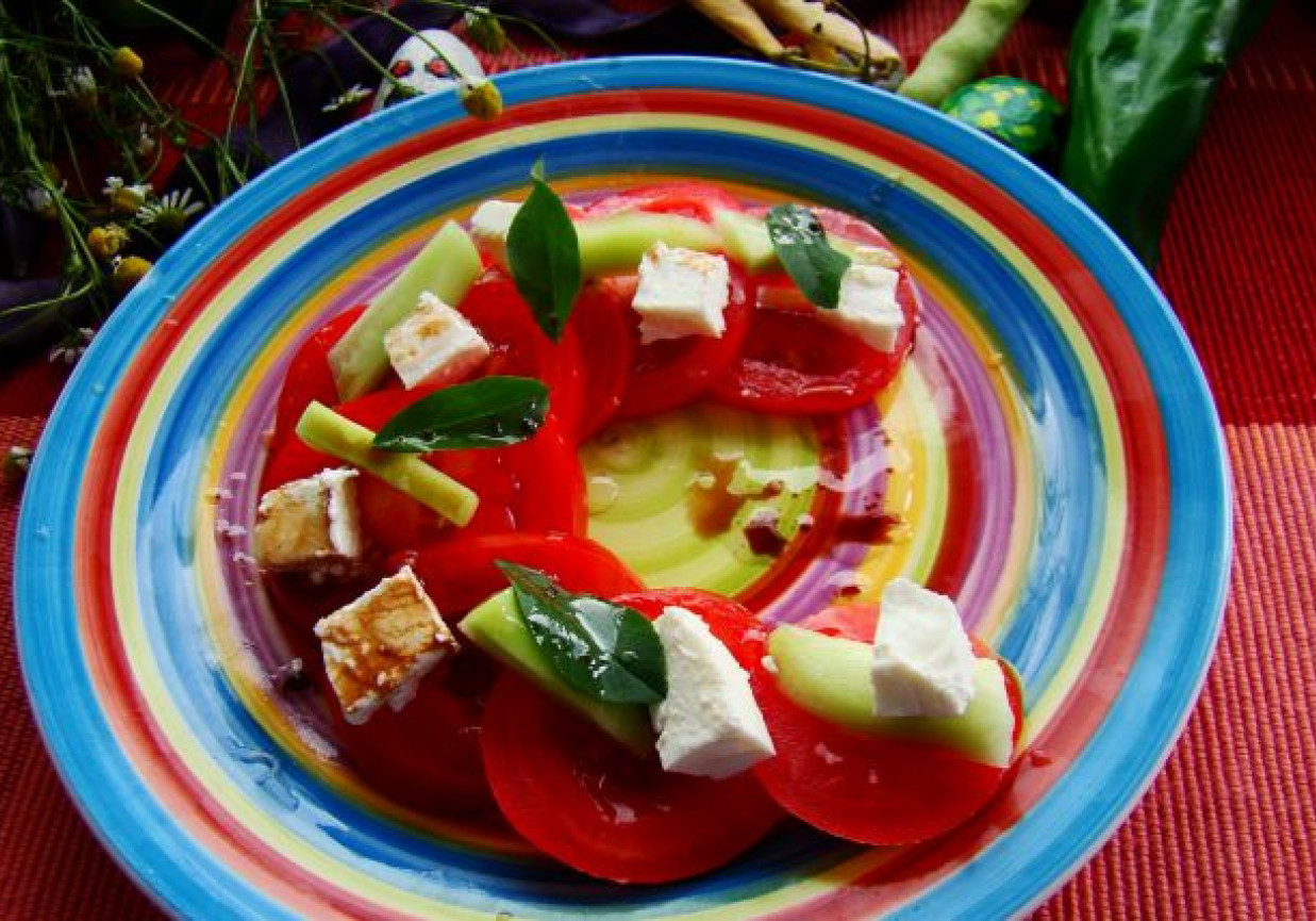 Przystawka z pomidorów z lucerną foto