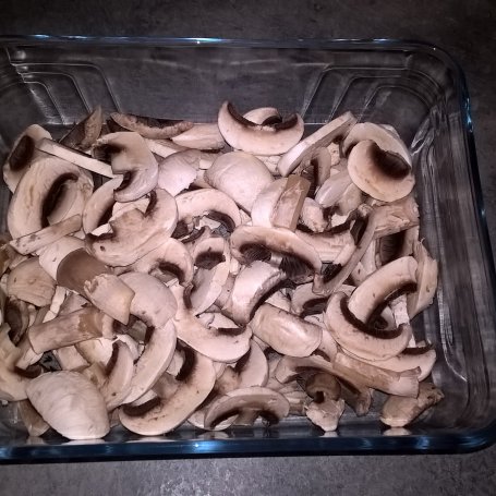 Krok 1 - Pstrąg łososiowy w szynce parmeńskiej pieczony na pieczarkach foto