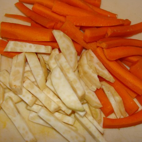 Krok 2 - Pstrąg tęczowy w papilotach z warzywami i serem foto