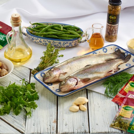 Krok 1 - Pstrąg z grilla w emulsji maślano-kaparowej z chilli na chrupiących warzywach foto