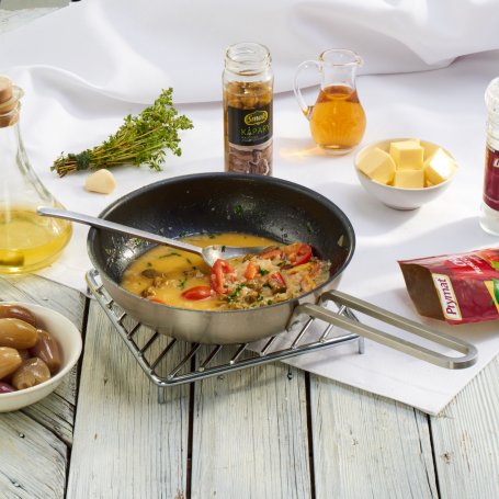 Krok 4 - Pstrąg z grilla w emulsji maślano-kaparowej z chilli na chrupiących warzywach foto