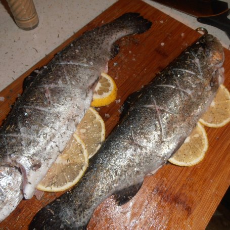Krok 2 - Pstrągi w tymianku i solnej skorupce foto