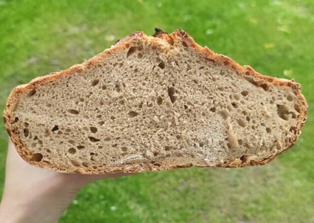 Fotografia przedstawiająca Pszenno-żytni chleb na zakwasie