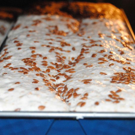 Krok 6 - Pszenno- żytni chleb na zakwasie z białą kiełbasą foto
