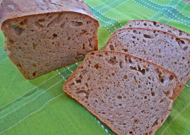 Fotografia przedstawiająca Pszenno-żytni chleb na zakwasie