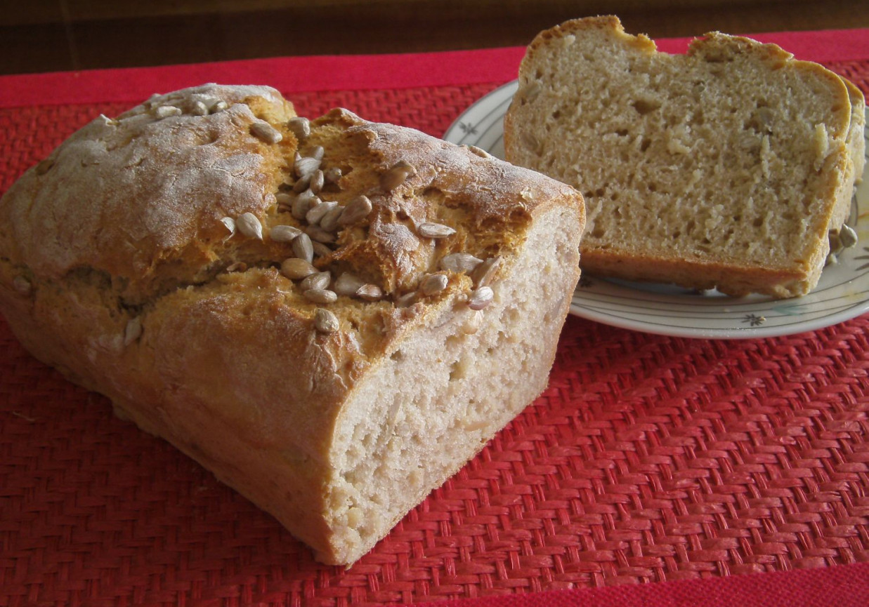 Pszenno- żytni chleb ze słonecznikiem foto